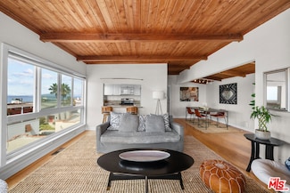 120 7th St, Manhattan Beach, CA 90266