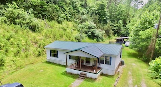 264 Maple Tree Dr, Staffordsville, KY 41256