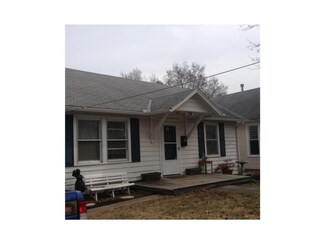 1311 S Hocker Ave, Independence, MO 64055