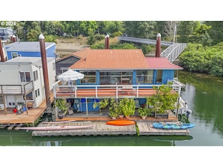 11638 N Island Cove Ln, Portland, OR 97217