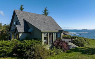 1 Moosabec St, Jonesport, ME 04649