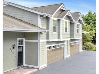 920 Hemlock St, Florence, OR 97439