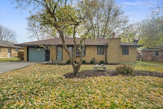 208 Calkins Dr, Sugar Grove, IL 60554