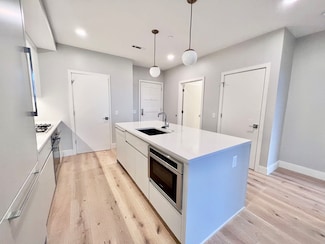 191 Washington St Unit 419, Boston, MA 02135