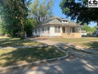 701 S Randall Ave, Moundridge, KS 67107
