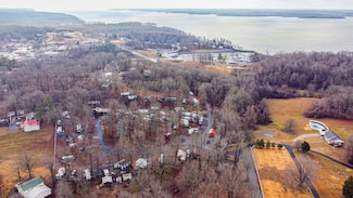 210 Maxwell Dr, Grand Rivers, KY 42045
