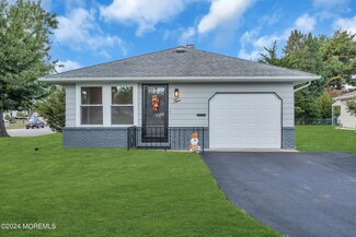 2 Bridgetown Ct, Toms River, NJ 08757