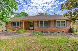 2161 New Castle Dr, Winston Salem, NC 27103