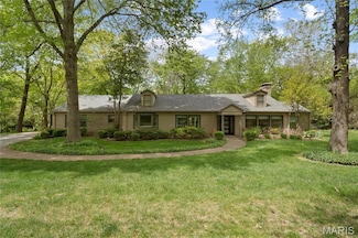 101 Graybridge Rd, Saint Louis, MO 63124