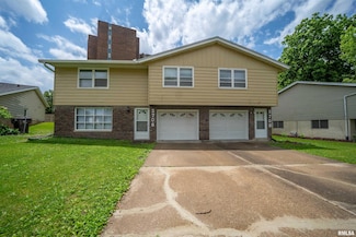 2706 W Millbrook Ct, Peoria, IL 61615