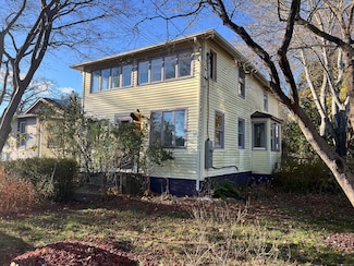 14 N Phillips St, Waterford, CT 06385