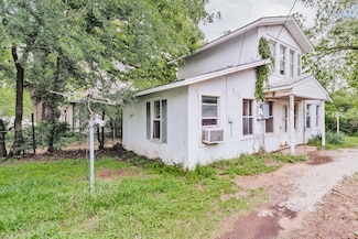 611 Cherry St Unit A, Bowie, TX 76230