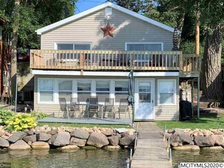 2717 S Lakeview Dr, Clear Lake, IA 50428