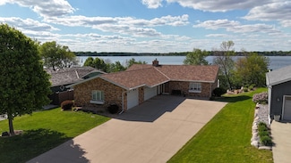 1606 S Shore Dr, Worthington, MN 56187