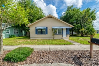 111 E Caroline St, Tavares, FL 32778