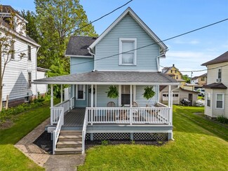 506 W New Castle St, Zelienople, PA 16063