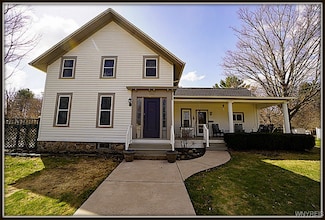 135 Elliot St, Youngstown, NY 14174
