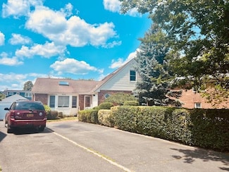 405 Waukena Ave, Oceanside, NY 11572