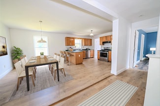 18 Oak St, Camden, ME 04843