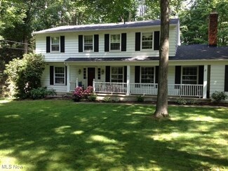 1127 Sheerbrook Dr, Chagrin Falls, OH 44022
