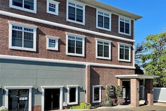 2 Union Place Unit 2G, Huntington, NY 11743