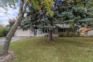 W174N9287 Joper Rd, Menomonee Falls, WI 53051