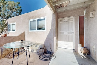 240 Flip Ln SW, Albuquerque, NM 87121