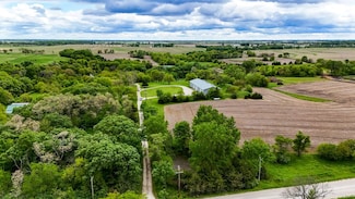 19724 365th St, Earlham, IA 50072
