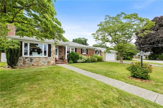 17 Golini Dr, Johnston, RI 02919