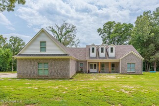 3277 Nesbit Rd, Nesbit, MS 38651