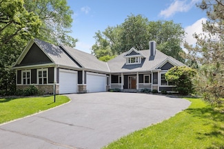 974 County Road C E, Saint Paul, MN 55109
