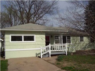 828 Main St, Halstead, KS 67056