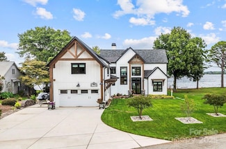 8250 Peninsula Ln, Sherrills Ford, NC 28673