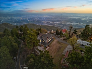 1015 Summit Dr, Crestline, CA 92325