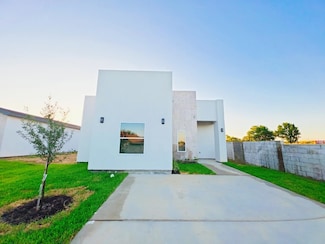 5317 General Franco Dr, Laredo, TX 78046