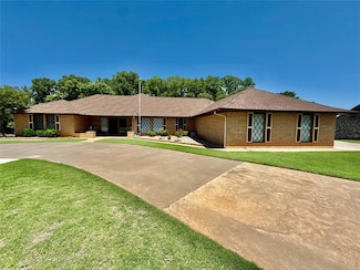 2400 Sunset Dr, Clinton, OK 73601