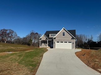 1059 Cedar Tree Ln, Forest, VA 24551