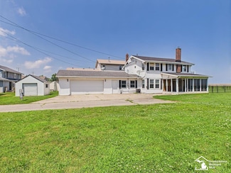 4356 S 14th St, Luna Pier, MI 48157