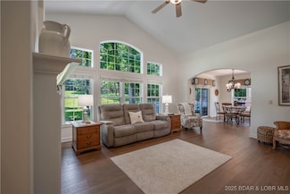 13 Avilia Dr, Sunrise Beach, MO 65079
