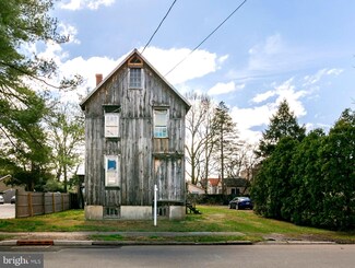206 W 3rd St, Moorestown, NJ 08057