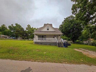 1402 E 9th St, Shawnee, OK 74801