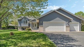2705 Serenity Dr, Saint Cloud, MN 56301