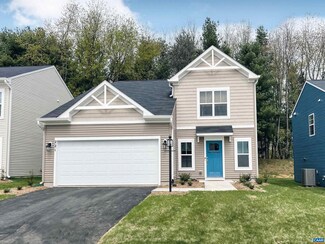 56 Sweetview Ct, Stuarts Draft, VA 24477