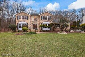 24 Crest Dr, Englishtown, NJ 07726