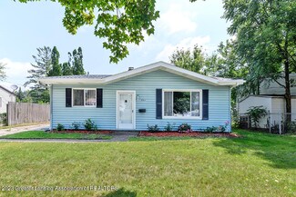 4911 Lyncott Dr, Lansing, MI 48910