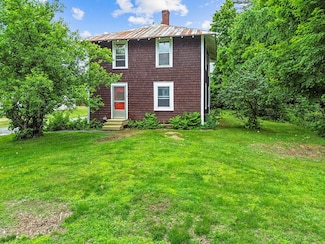7 James St, Bingham, ME 04920