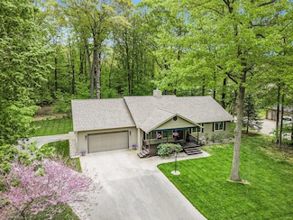 1892 Tall Oaks Dr W, Ludington, MI 49431