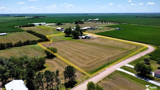 439 S 4th St, Geneva, NE 68361