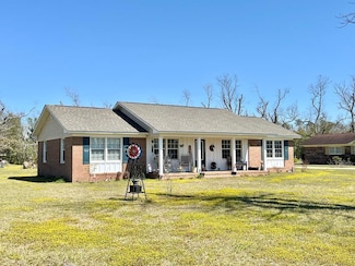 55 3rd Ave, Hazlehurst, GA 31539