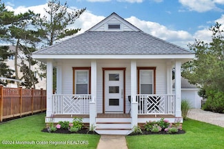 20 E Goldsborough Ave, Beach Haven, NJ 08008